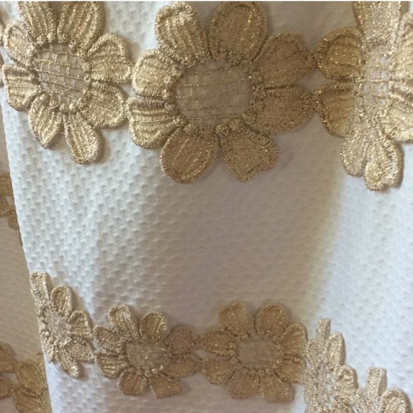 Lilly Pulitzer Delia shift dress in resort white with gold truly petal lace - Picture 5 of 8